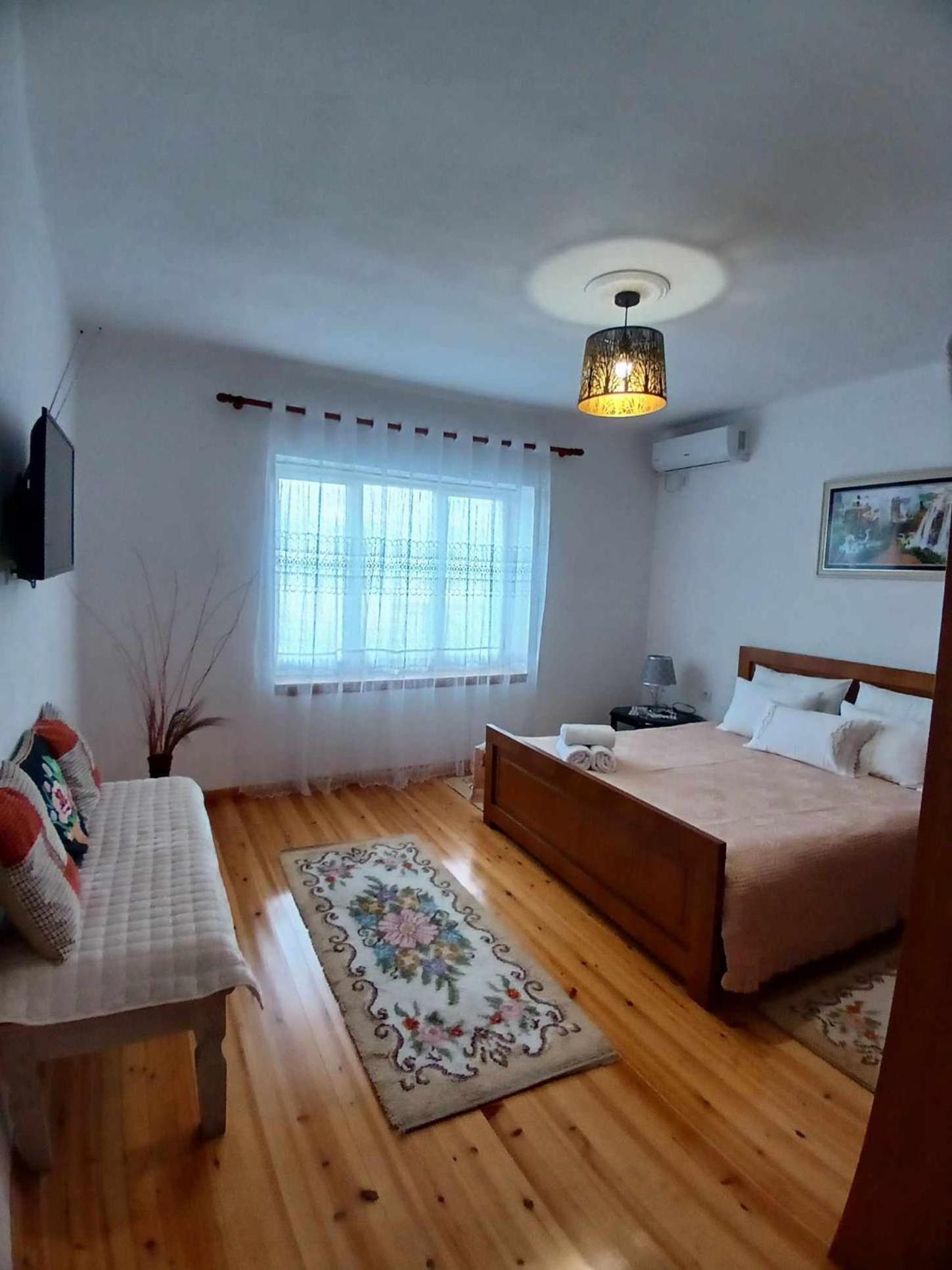 Eniguesthouse Gjirokastër Екстериор снимка