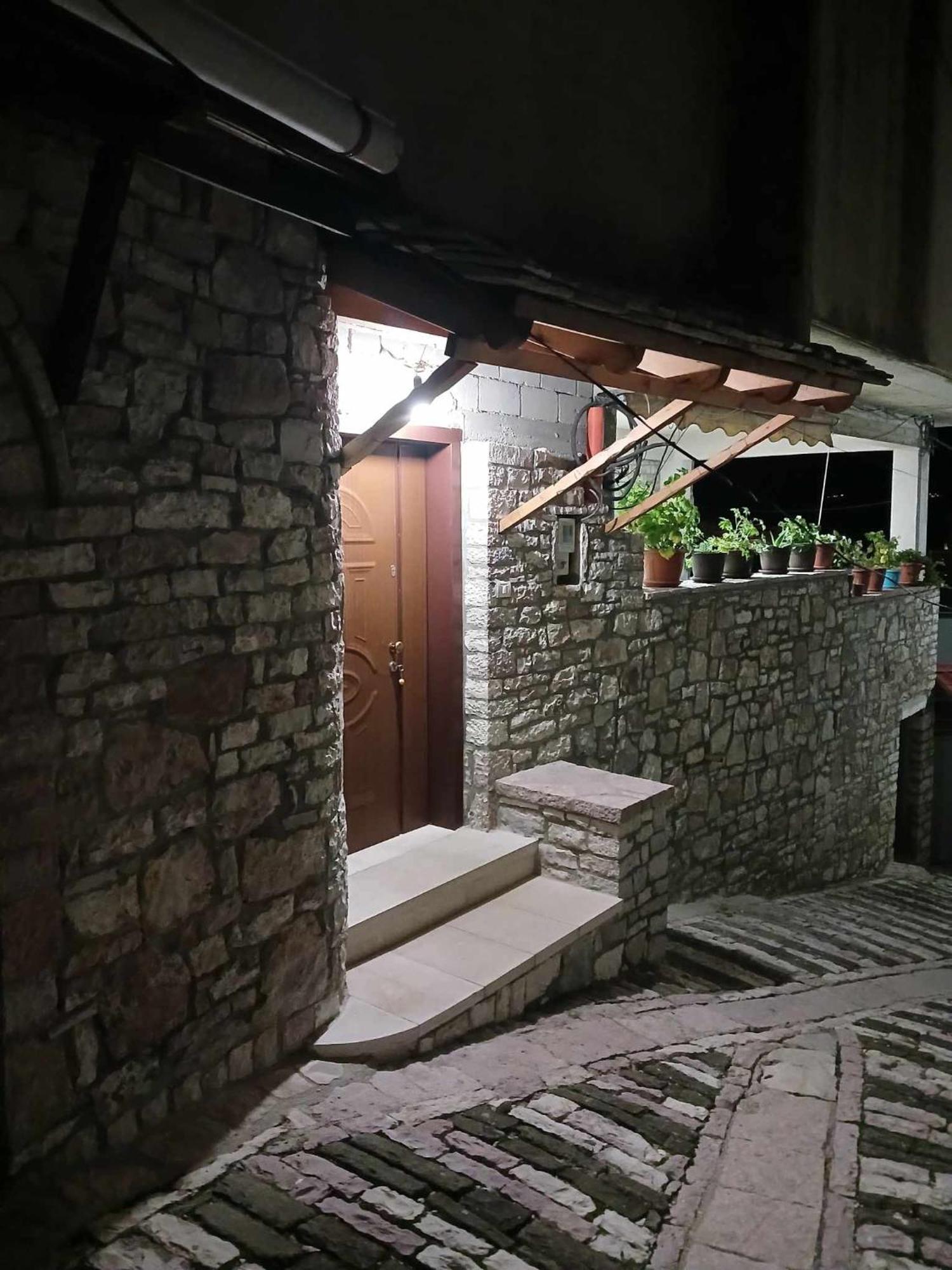 Eniguesthouse Gjirokastër Екстериор снимка