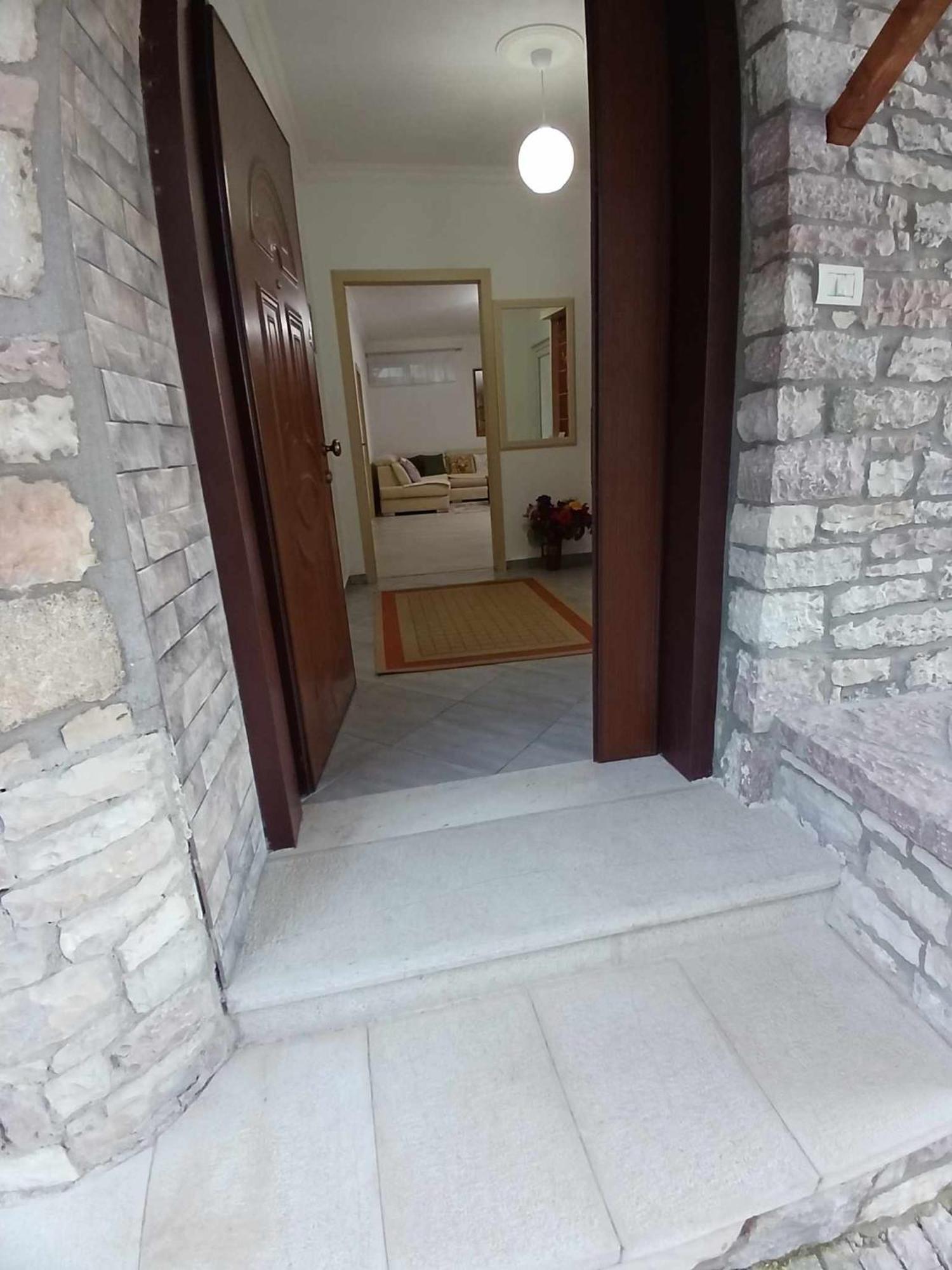 Eniguesthouse Gjirokastër Екстериор снимка