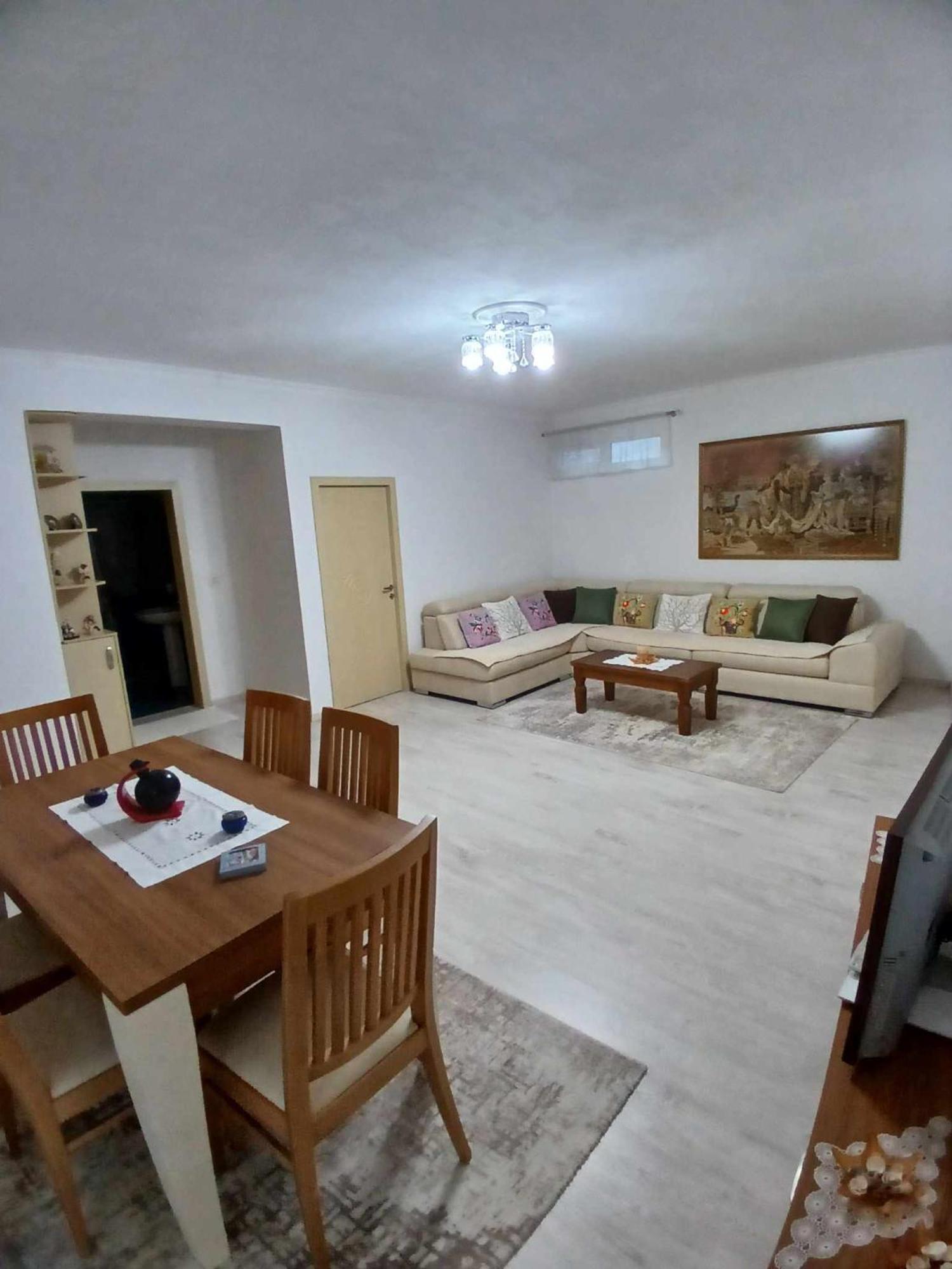 Eniguesthouse Gjirokastër Екстериор снимка