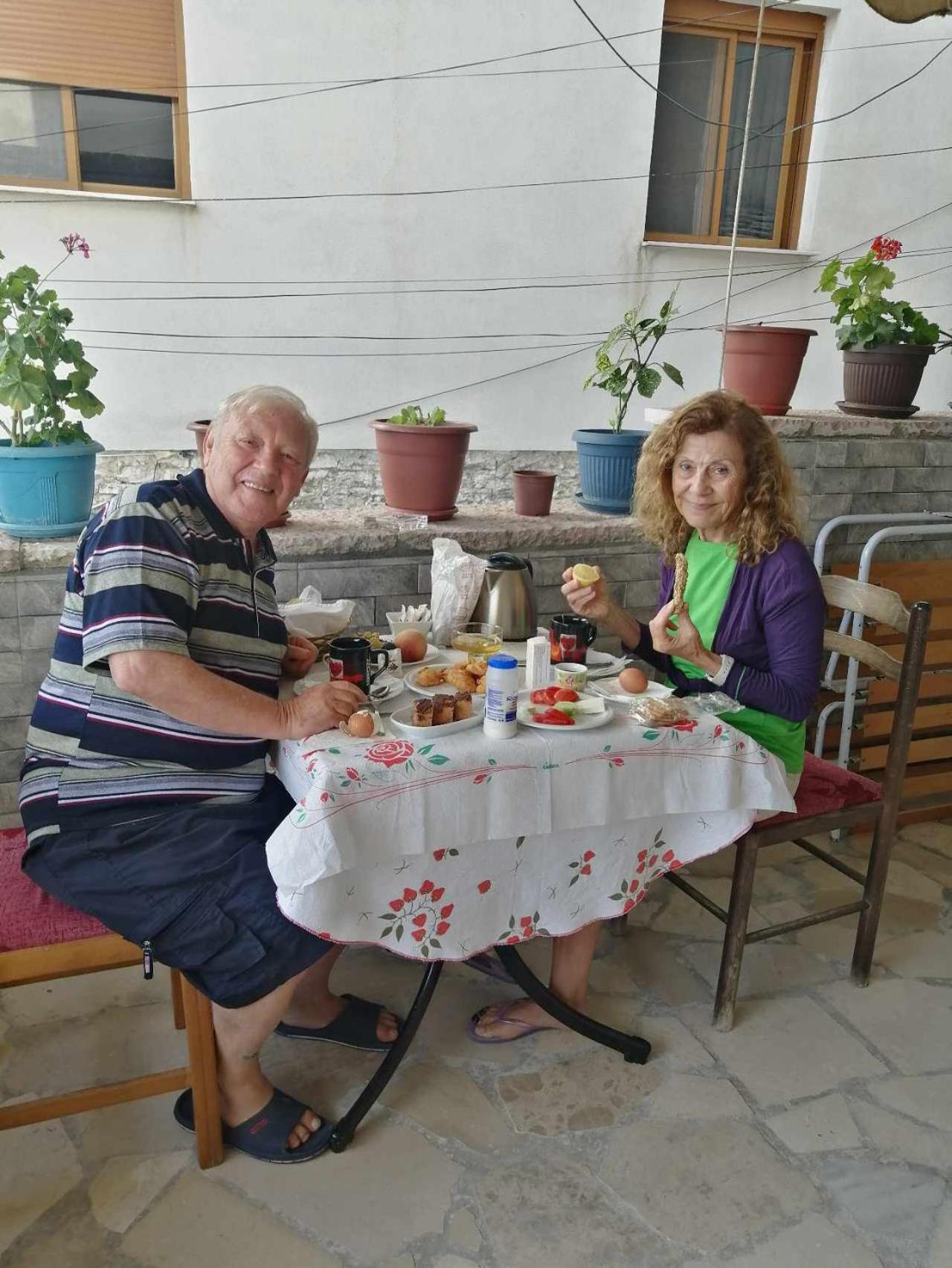Eniguesthouse Gjirokastër Екстериор снимка