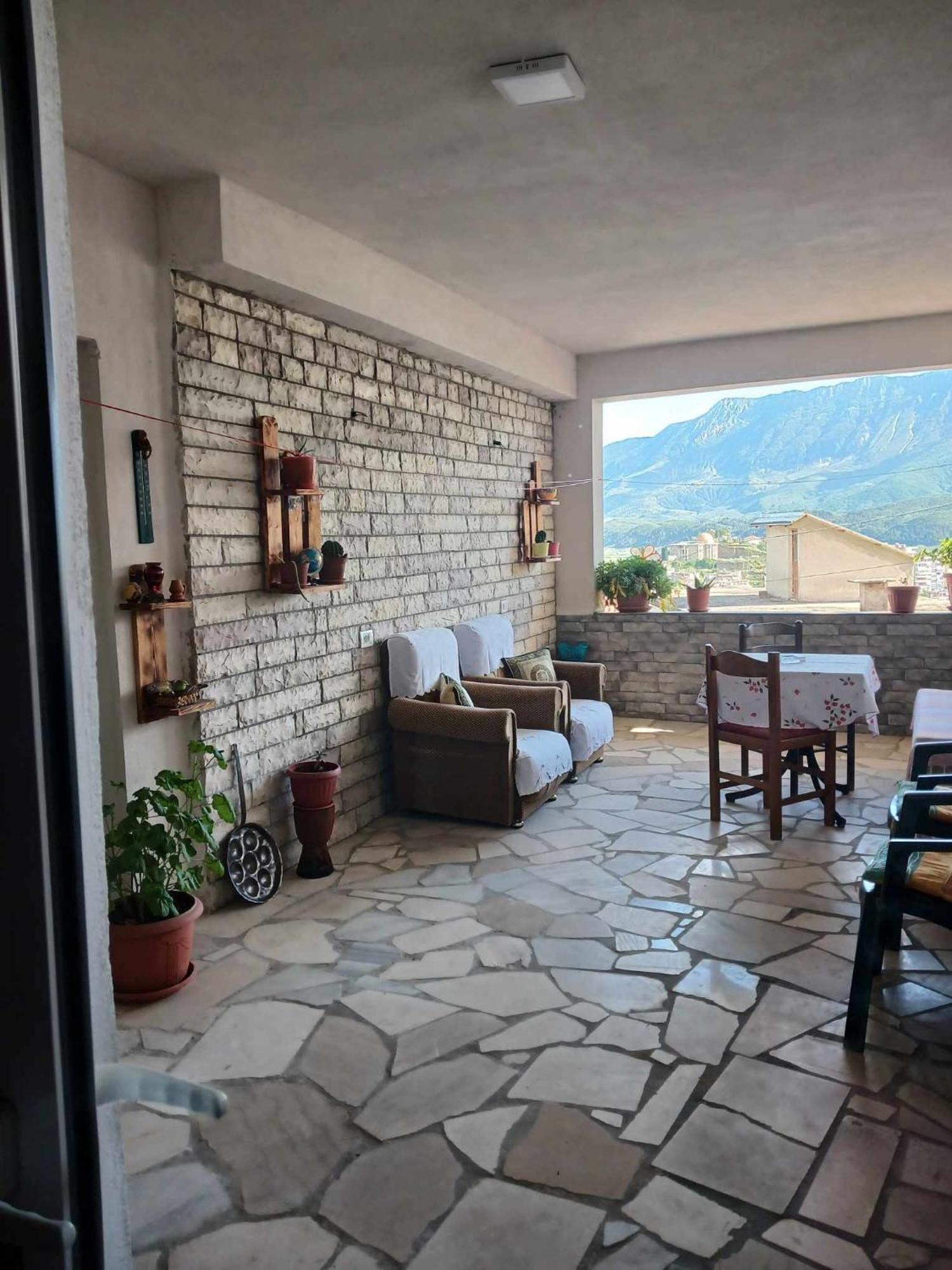 Eniguesthouse Gjirokastër Екстериор снимка
