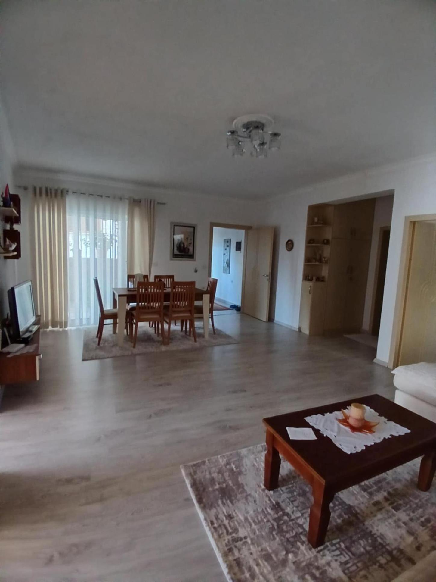 Eniguesthouse Gjirokastër Екстериор снимка