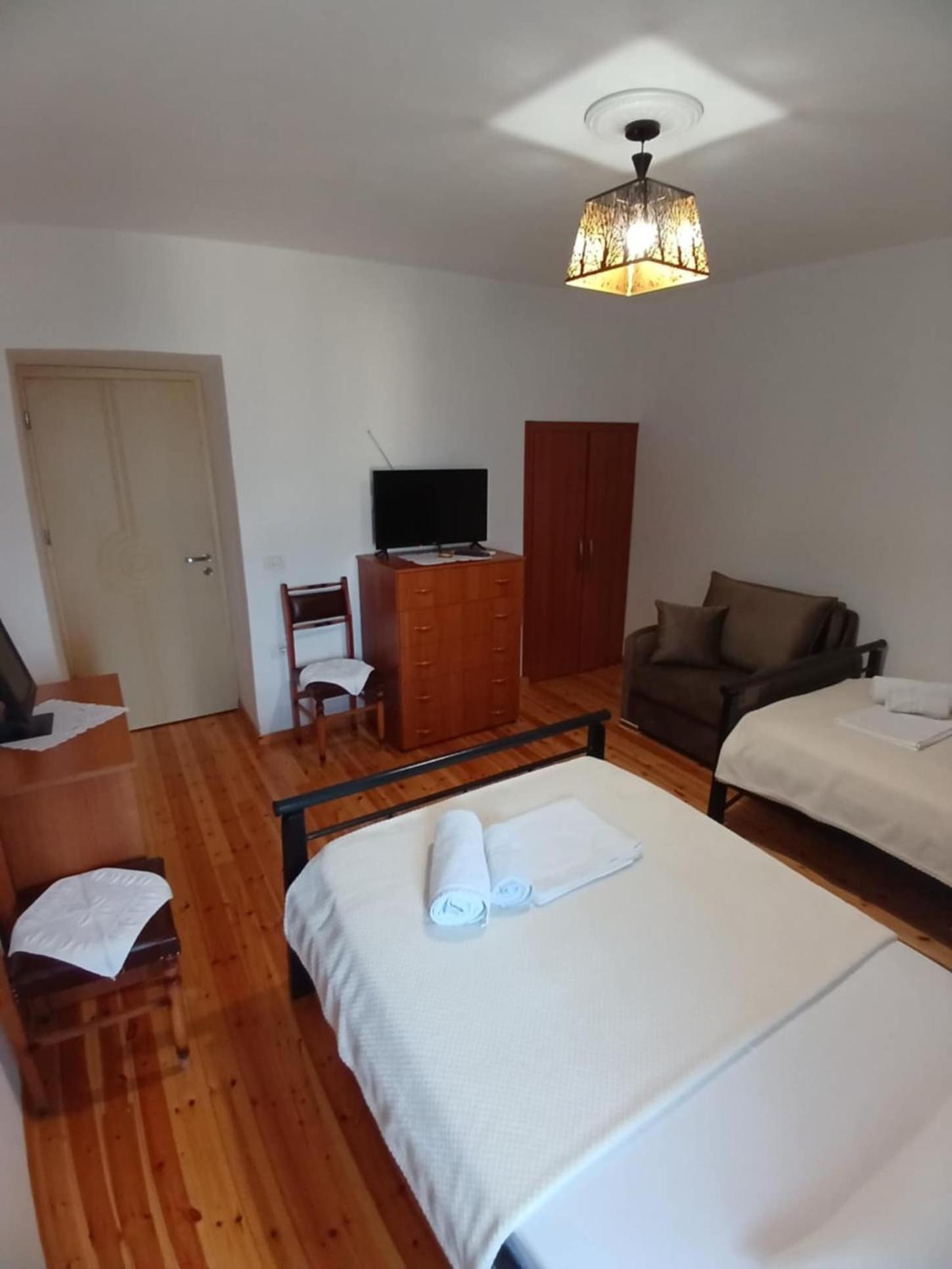 Eniguesthouse Gjirokastër Екстериор снимка