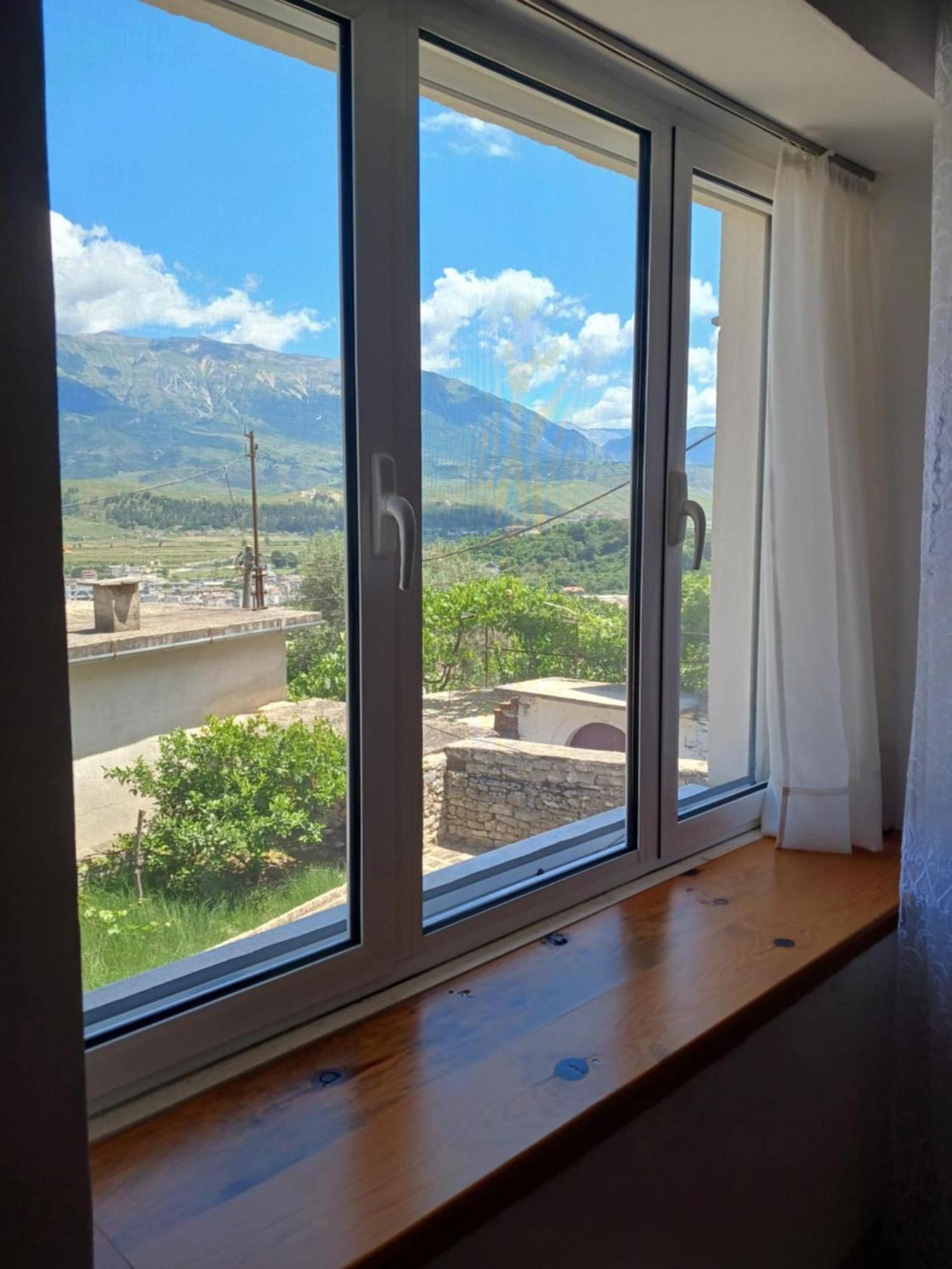 Eniguesthouse Gjirokastër Екстериор снимка